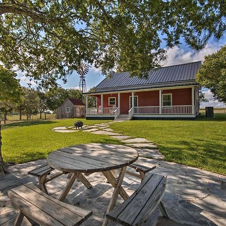 Peaceful Schulenburg Farmhouse With Fire Pit And Grill Екстер'єр фото