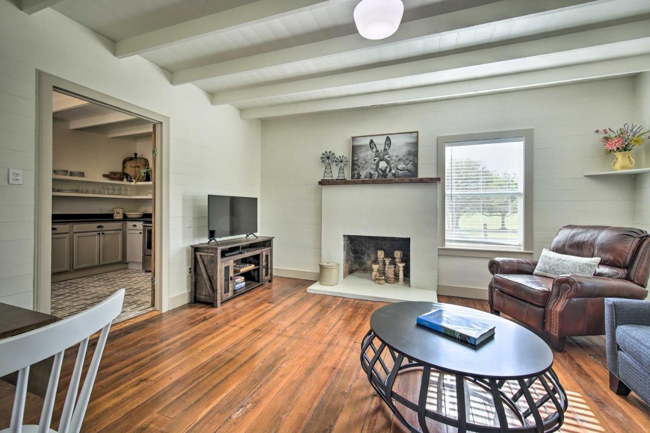 Peaceful Schulenburg Farmhouse With Fire Pit And Grill Екстер'єр фото