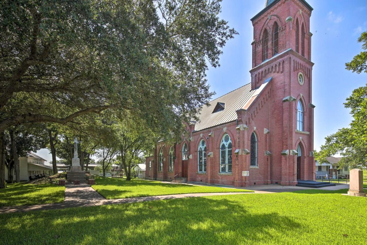 Peaceful Schulenburg Farmhouse With Fire Pit And Grill Екстер'єр фото
