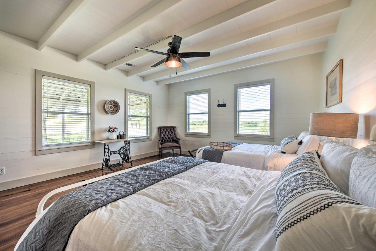 Peaceful Schulenburg Farmhouse With Fire Pit And Grill Екстер'єр фото